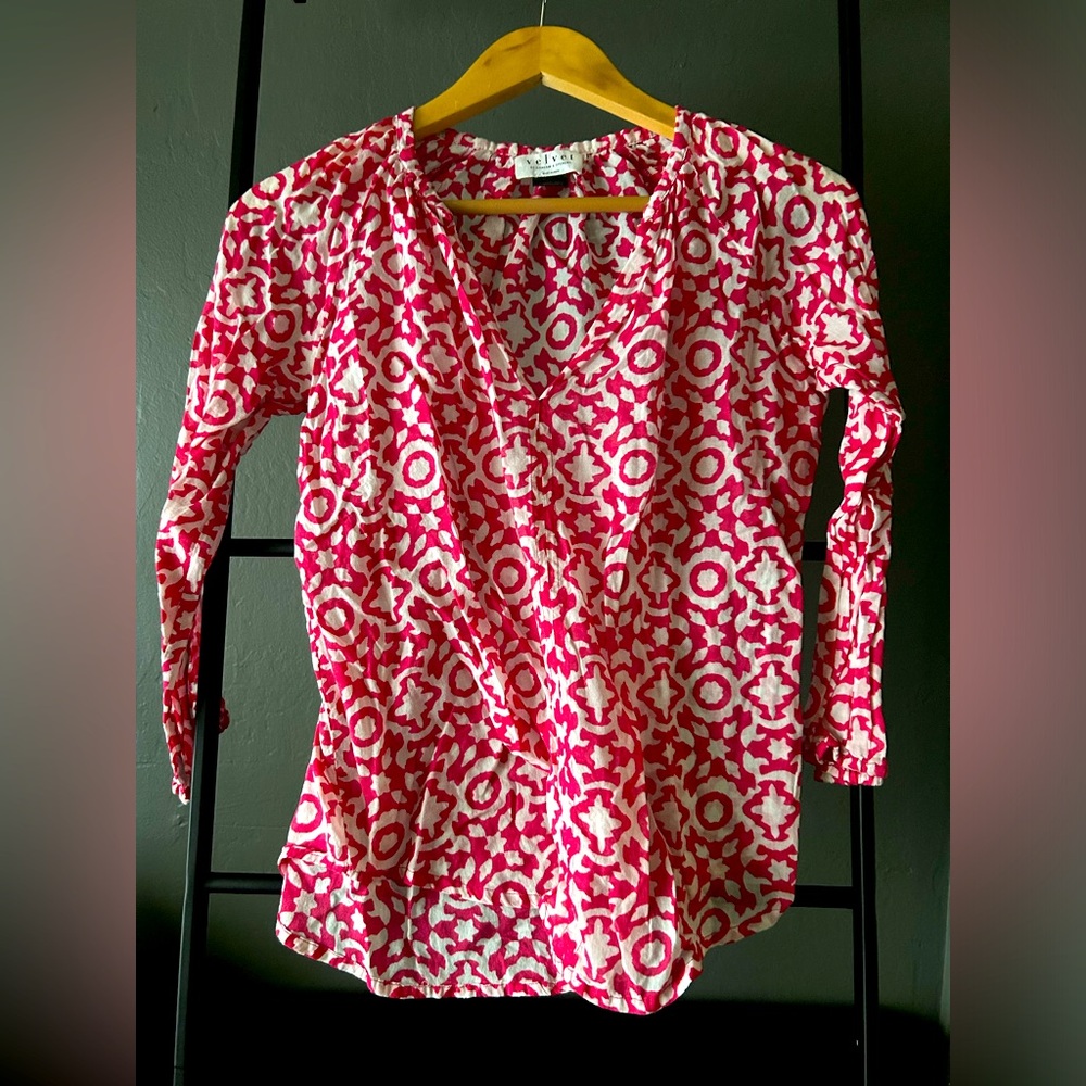 Velvet by Graham Spencer cotton hot pink and white patterned blouse